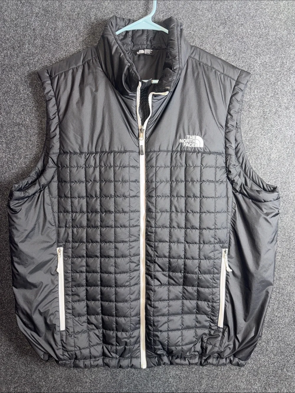 The North Face Black Quilted Insulated Men's Vest with Contrast Zipper